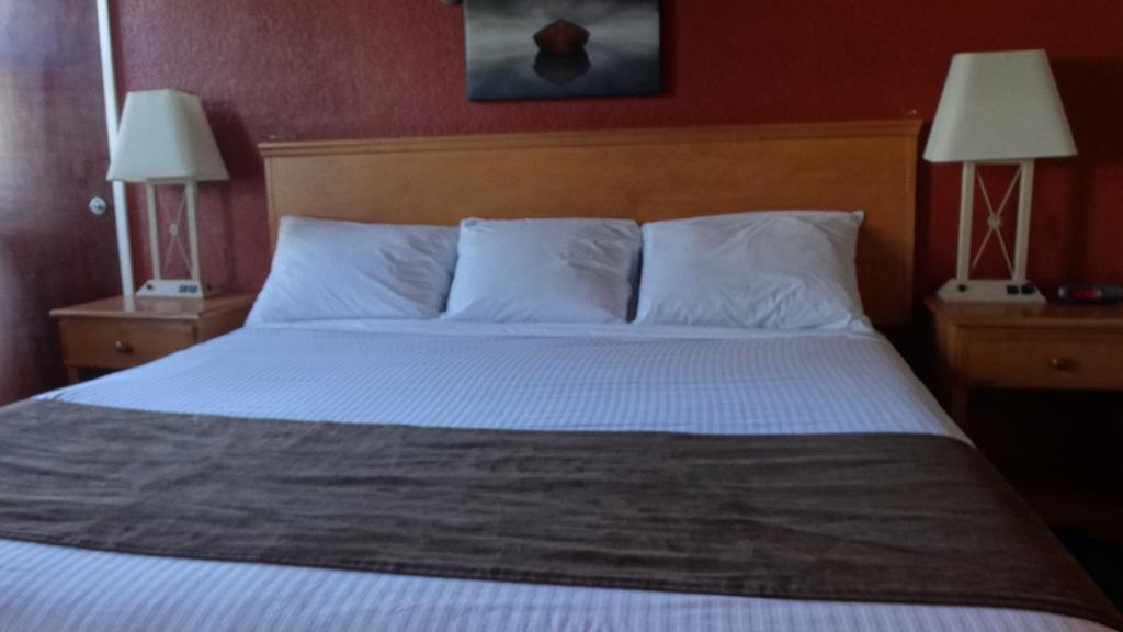 Grizz Hotel Revelstoke Quarto foto