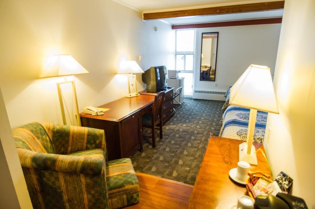 Grizz Hotel Revelstoke Quarto foto